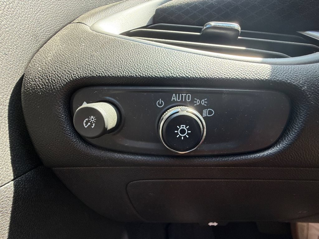Used 2023 Chevrolet Malibu LT w/ LPO, Floor Liner Package FWD image 17