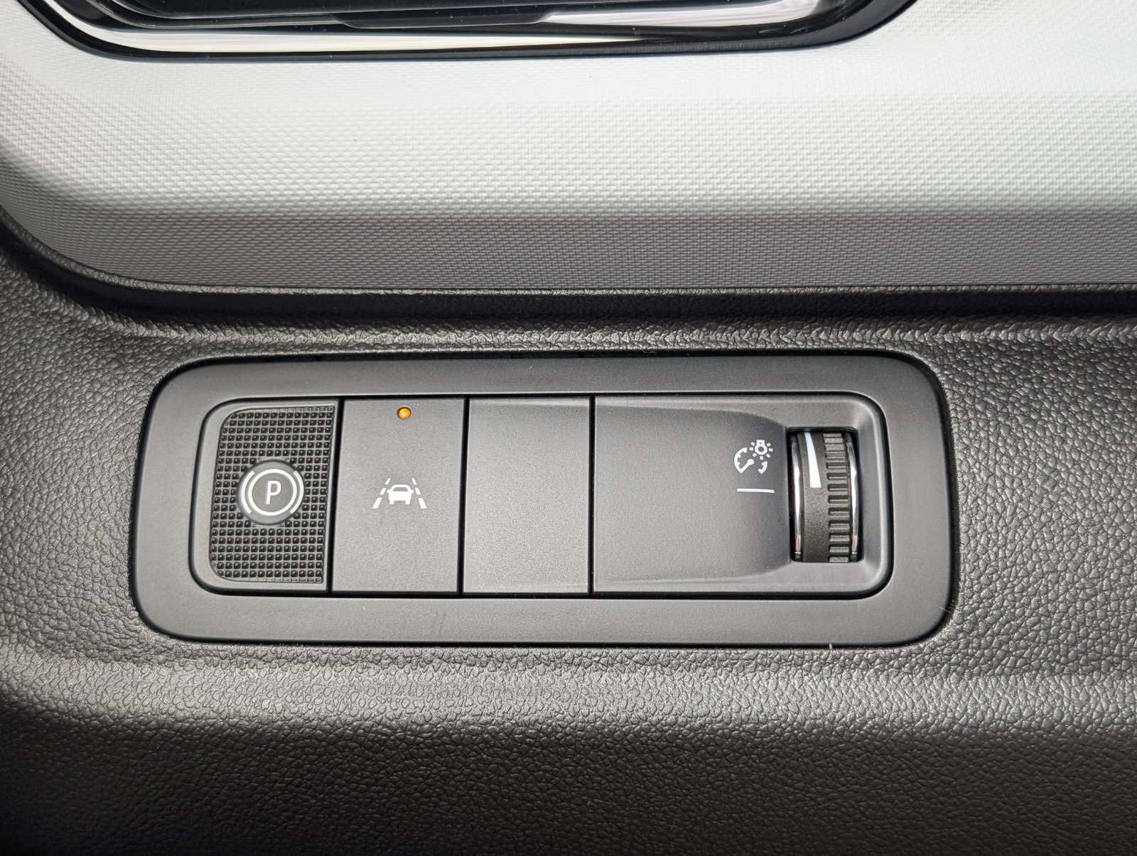 New 2027 Chevrolet Bolt LT FWD image 14