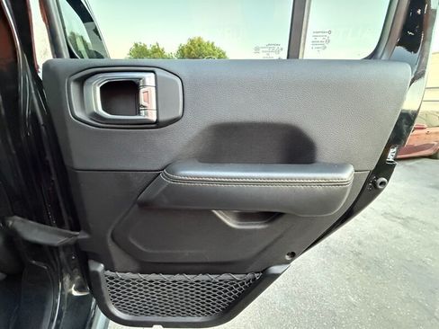 Used 2025 Jeep Gladiator Sport AWD/4WD image 24