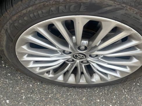 Used 2021 Toyota Avalon Limited w/ Advanced Safety Package FWD image 3
