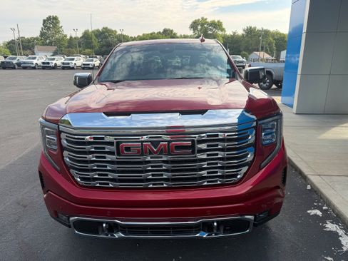Used 2024 GMC Sierra 1500 Denali AWD/4WD image 9