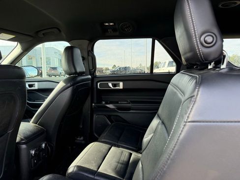 Used 2020 Ford Explorer XLT w/ Equipment Group 202A image 21
