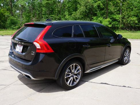 Used 2016 Volvo V60 T5 Cross Country AWD/4WD image 5