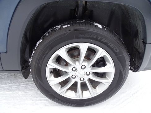 Used 2019 Jeep Cherokee Latitude Lux w/ Comfort & Convenience Group image 44