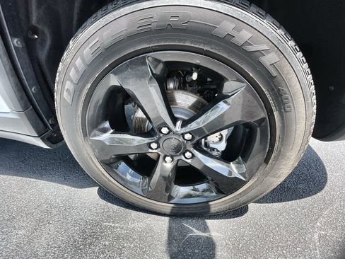 Used 2023 Jeep Grand Cherokee Altitude image 31