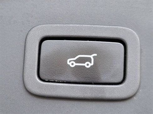 Used 2019 Land Rover Range Rover Velar S image 11