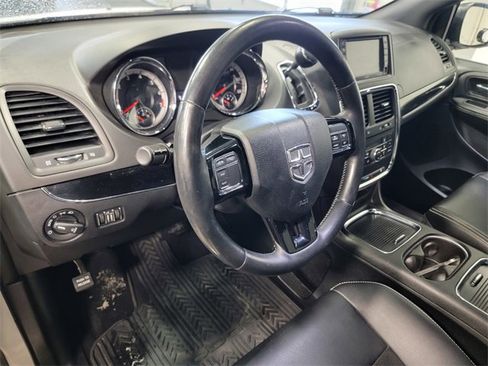 Used 2018 Dodge Grand Caravan SXT w/ Driver Convenience Group image 11