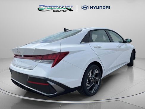 New 2025 Hyundai Elantra Limited image 8