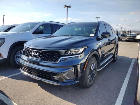 Used 2023 Kia Sorento EX w/ Panoramic Sunroof Package image 2