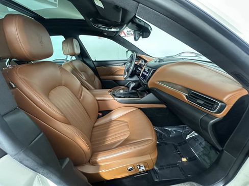 Used 2021 Maserati Levante image 27