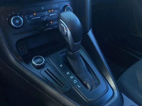 Used 2017 Ford Focus SE FWD image 13