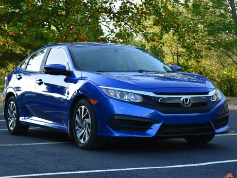 Used 2017 Honda Civic EX image 3