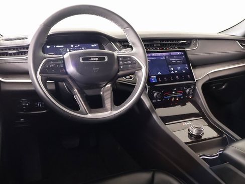 Used 2024 Jeep Grand Cherokee Limited image 2