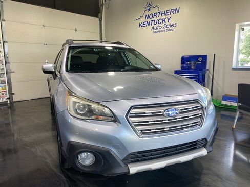 Used 2017 Subaru Outback 2.5i Limited AWD/4WD image 3