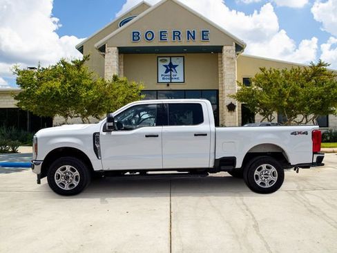 Used 2025 Ford F250 XLT AWD/4WD image 2