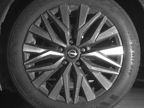 Used 2025 Nissan Altima 2.5 SV FWD image 14