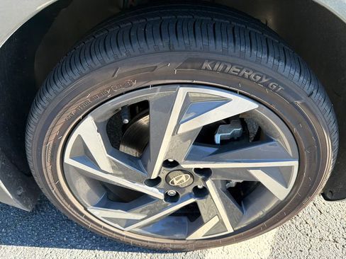 Used 2025 Hyundai Elantra SEL w/ Cargo Package FWD image 12