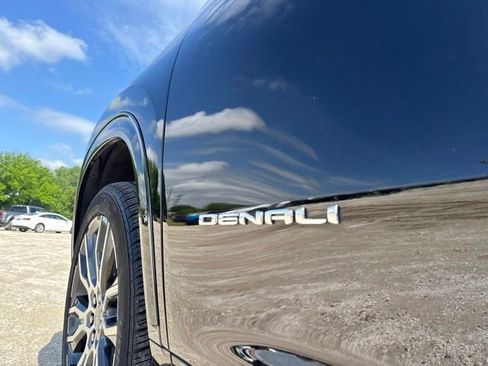 Used 2026 GMC Acadia Denali Ultimate w/ LPO, Floor Liner Package FWD image 11