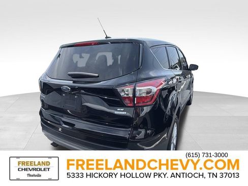 Used 2017 Ford Escape SE FWD image 3