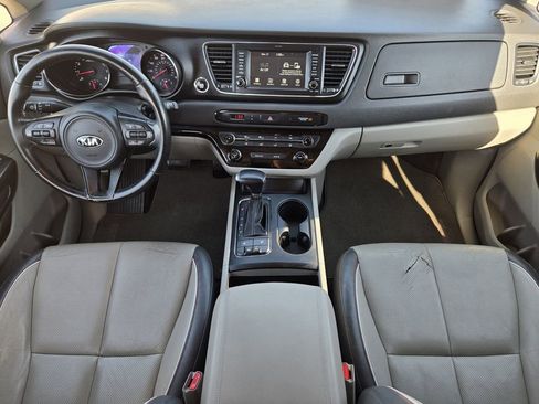 Used 2017 Kia Sedona LX w/ LX Essentials Premium Package image 24