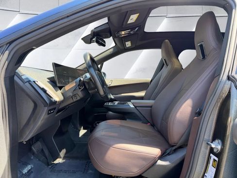 Used 2022 BMW iX xDrive50 w/ Sport Package AWD/4WD image 9