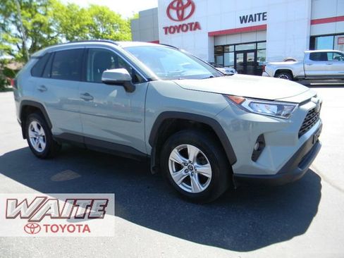 Used 2019 Toyota RAV4 XLE AWD/4WD image 1
