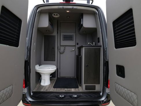 Used 2021 Mercedes-Benz Sprinter 3500 image 34