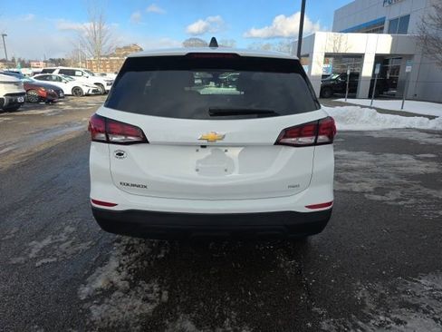 Used 2024 Chevrolet Equinox LS AWD/4WD image 3
