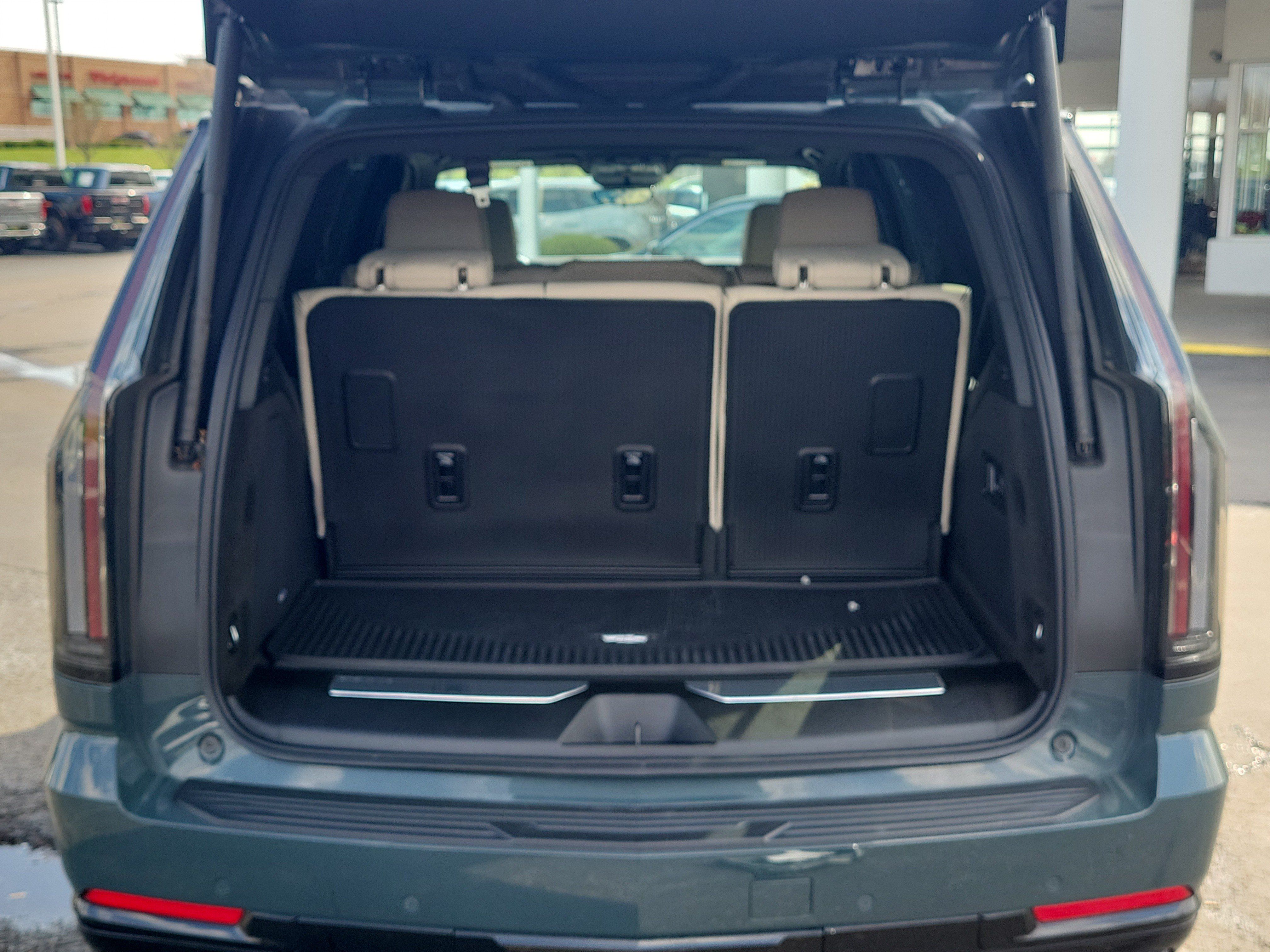 Used 2025 Cadillac Escalade Sport w/ Touring Package AWD/4WD image 9