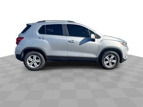 Certified 2022 Chevrolet Trax LT w/ LT Convenience Package AWD/4WD image 10