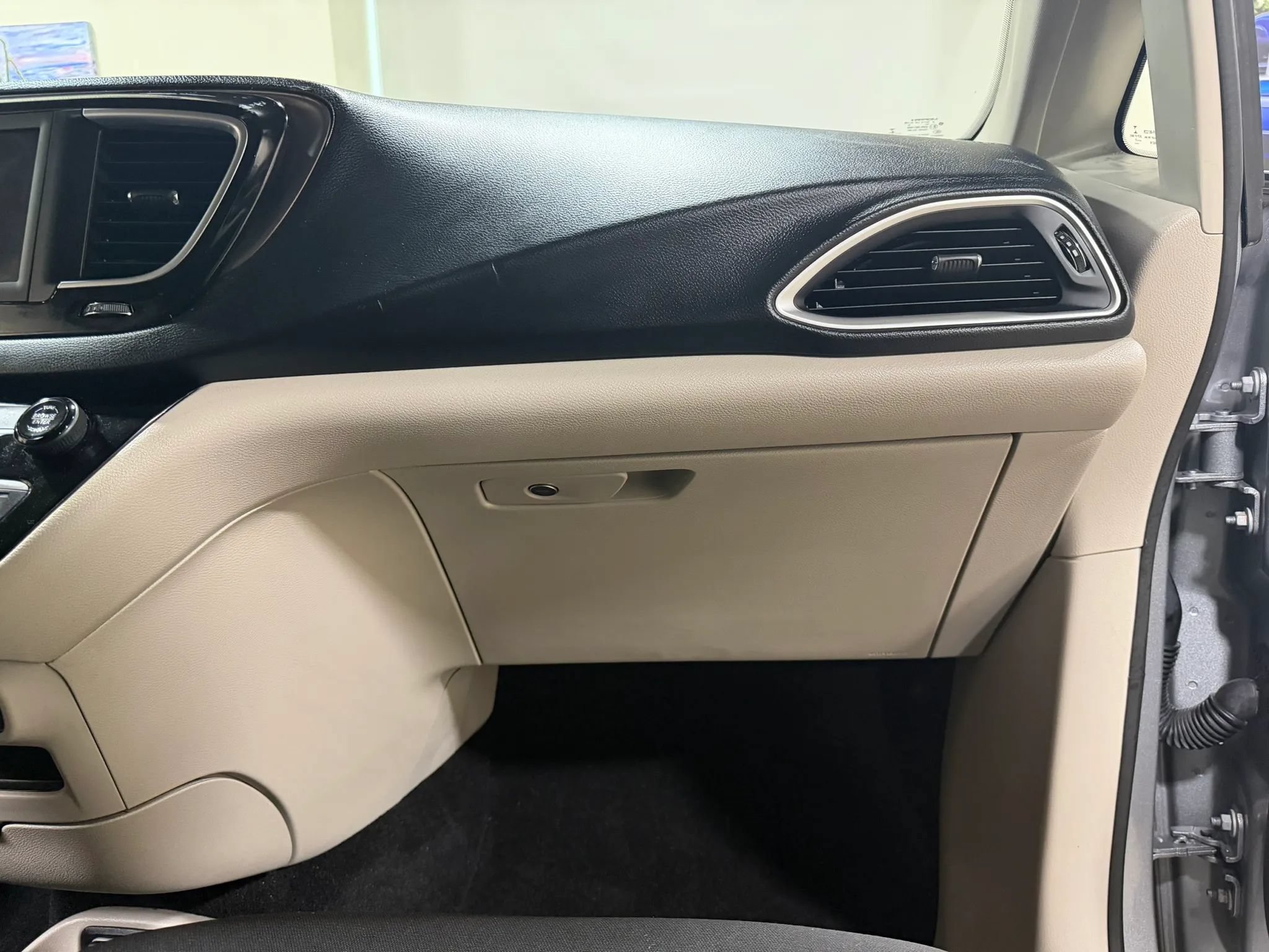 Used 2021 Chrysler Voyager L FWD image 35