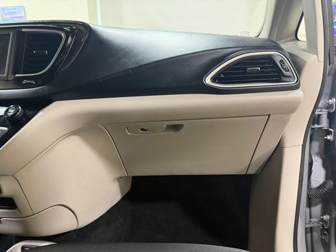 Used 2021 Chrysler Voyager L FWD image 35