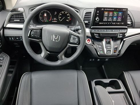 Used 2025 Honda Odyssey Touring image 11