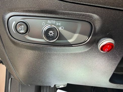 Used 2019 Chevrolet Equinox LS w/ LS Convenience Package AWD/4WD image 22