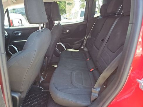 Used 2018 Jeep Renegade Latitude w/ Popular Equipment Group AWD/4WD image 8