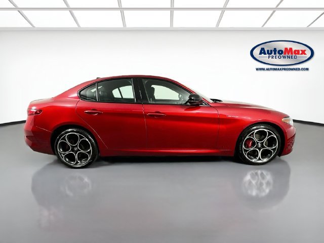 Used 2023 Alfa Romeo Giulia Veloce AWD/4WD image 10
