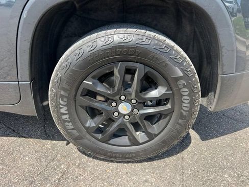 Used 2021 Chevrolet Traverse LT w/ LPO, Floor Liner Package AWD/4WD image 8