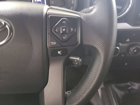Used 2017 Toyota Tacoma TRD Sport AWD/4WD image 24