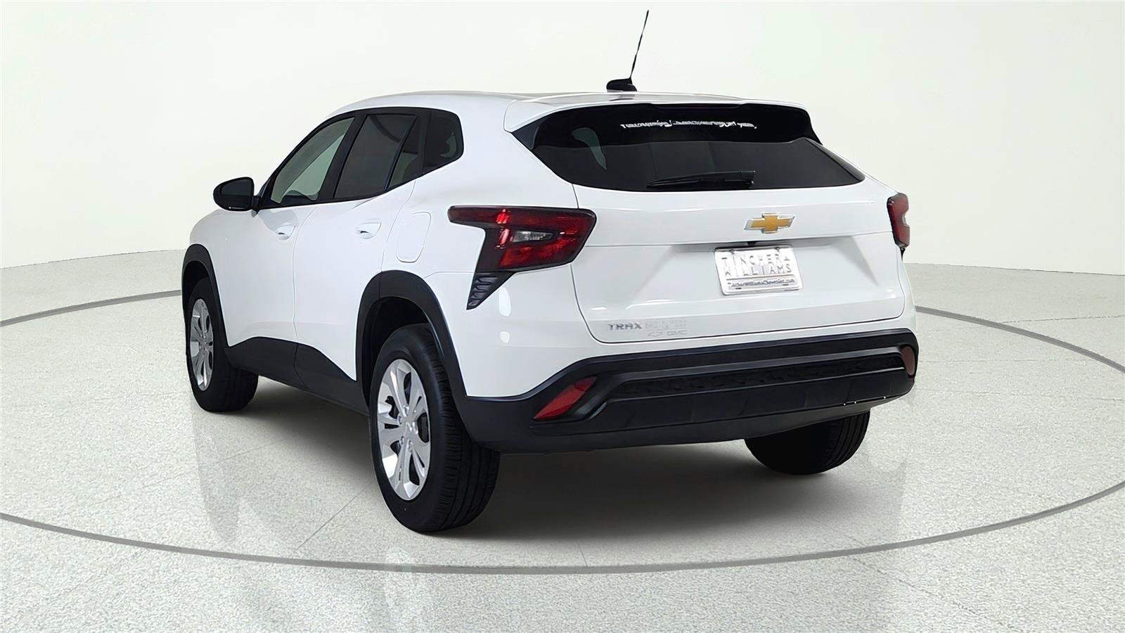 Used 2026 Chevrolet Trax LS FWD image 5