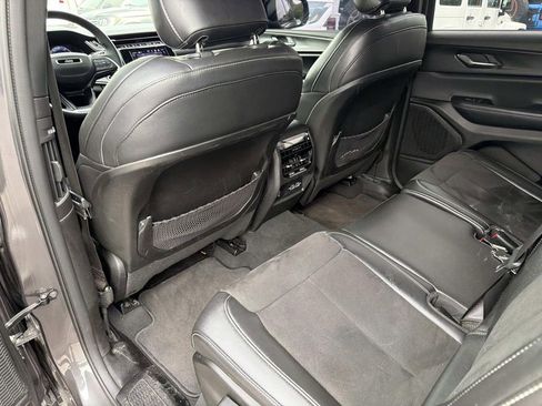 Used 2024 Jeep Grand Cherokee L Laredo AWD/4WD image 16