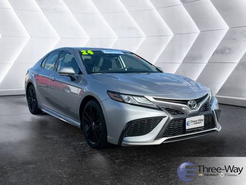Used 2024 Toyota Camry XSE FWD image 7
