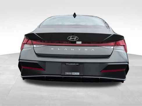 Used 2025 Hyundai Elantra SEL FWD image 6