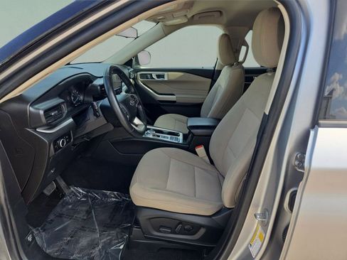 Used 2022 Ford Explorer XLT image 10