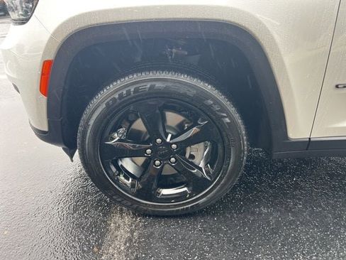 New 2025 Jeep Grand Cherokee L Altitude image 4