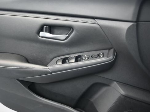 Used 2024 Nissan Sentra SV FWD image 14