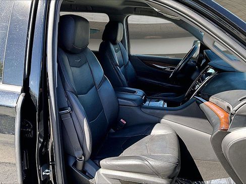 Used 2019 Cadillac Escalade 2WD image 8