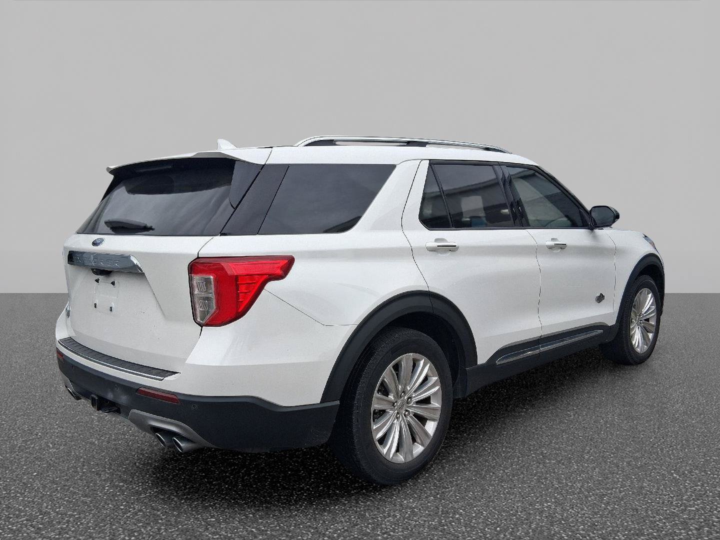 Used 2024 Ford Explorer King Ranch w/ Technology Package RWD image 5