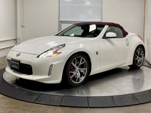 Used 2017 Nissan 370Z Touring Sport RWD image 13
