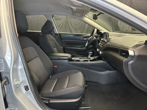 Used 2024 Nissan Altima 2.5 SV FWD image 14