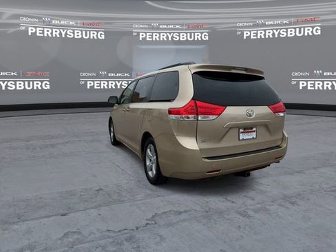 Used 2012 Toyota Sienna LE w/ Towing Pkg FWD image 6
